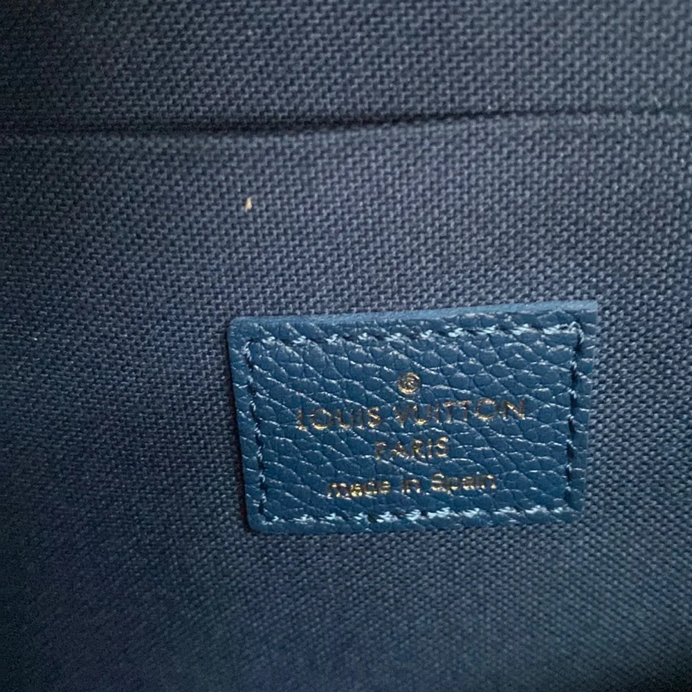 😍2023 BY THE POOL Louis Vuitton Félicie Pochette GRADIENT Blue M82349